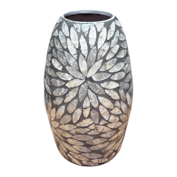 Vase en nacre gris